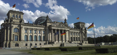 Le Reichstag à Berlin en été