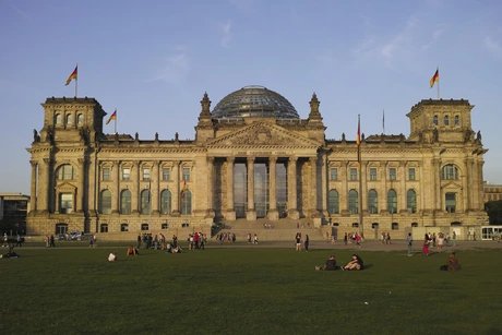Reichstag - Deutscher Bundestag mit Kuppel