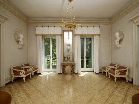 Glienicke Palace in Berlin