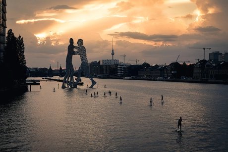 Molecule Man mit Stand Up Paddlern