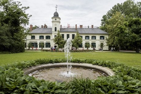 Schloss und Gutshof Britz