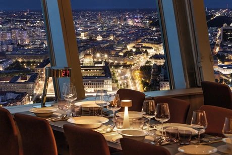 Restaurant Sphere von Tim Raue im Berliner Fernsehturm