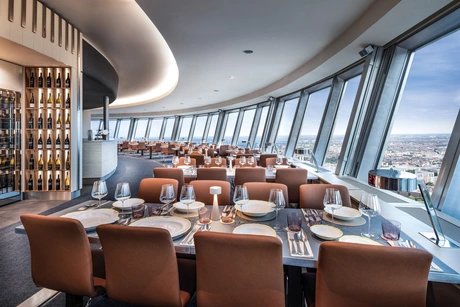 Restaurant Sphere von Tim Raue im Berliner Fernsehturm