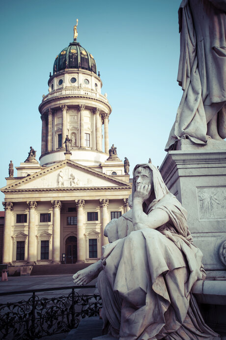 Konzerthaus Berlin with skulpture