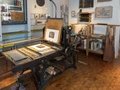 Im Ausstellungsbereich „Drucken von Bildern“ ist die komplette Werkstatt des Steindruckmeisters Dietmar Liebsch zu sehen. Die Steindruckpresse der Fa. Erasmus Sutter aus Berlin (1875) wird regelmäßig vorgeführt.