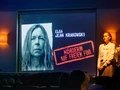 Ist sie das wirklich? Vonl li.: Marion Kracht und Jessica Ginkel.