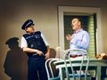 Was will der Polizist? Von li.: Daniel Krauss und Stefan Kiefer.