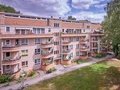 Die ungewöhnlichen Balkone einer Wohnzeile von Hugo Häring. Architekturführung von Christian Fessel | Mann mit Hut Touren Die ungewöhnlichen Balkone einer Wohnzeile von Hugo Häring. Architekturführung von Christian Fessel | Mann mit Hut Touren