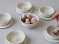 Seyoung Chon, Trinkschalen „Fungen“, 2026, Porzellan, teilweise glasiert Seyoung Chon, Trinkschalen „Fungen“, 2026, Porzellan, teilweise glasiert