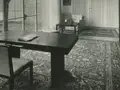 Haus Lemke, Arbeitszimmer mit Innenausstattung. Entwurf Mies van der Rohe und Lilly Reich (?), 1934/35, Blick vom Schlafzimmer