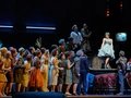 Meechot Marrero als Adele; Chor der Deutschen Oper Berlin