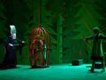 Jörg Schörner als Hexe, Stephanie Lauricella als Hänsel, Kim-Lillian Strebel als GretelBettina Stöß