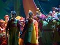 Stephanie Lauricella als Hänsel, Kim-Lillian Strebel als Gretel sowie die Clowns, gespielt von unserer Statisterie.Bettina Stöß