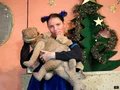 Szene aus Frau Schaum und ein Dinosaurier unterm Weihnachtsbaum