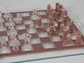 Moran Marlina Dori, Das Schach der Dame, Glas, Seide, Holz, 2024
