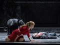 Elisabet Strid als Els, Seth Carico als Junker