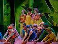 Markus Brück als Peter, Miriam Gordon-Stewart als Gertrud, Stephanie Lauricella als Hänsel, Kim-Lillian Strebel als Gretel sowie die Kinder des Kinderchores.Bettina Stöß