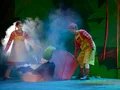 Stephanie Lauricella als Hänsel, Kim-Lillian Strebel als Gretel, Jörg Schörner als HexeBettina Stöß