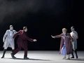 James Hall als Oberon, Samuel Dale Johnson als Demetrius, Karis Tucker als Hermia, Jami Reid-Quarrell als PuckBettina Stöß
