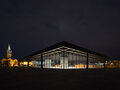 Neue Nationalgalerie Berlin, nachts, beleuchtet