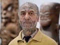 George Nuku in der Ozeanien-Ausstellung des Ethnologischen Museums im Humboldt Forum