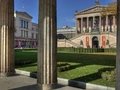 Blick vom Kolonnadenhof auf die Alte Nationalgalerie