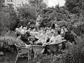 Lorenz Kienzle, Letzte Versammlung der Kleingärtner:Innen der Gartenkolonie »Block 4 « am 3.10.2023, vor ihrem erzwungenen Auszug am 30.11.2023, 2023, Silbergelatinepapier