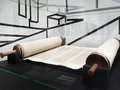 Blick in die Ausstellung „Materialisierte Heiligkeit. Jüdische Buchkunst im rituellen Kontext“ im Stabi Kulturwerk.