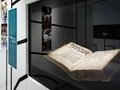 Blick in die Ausstellung „Materialisierte Heiligkeit. Jüdische Buchkunst im rituellen Kontext“ im Stabi Kulturwerk.