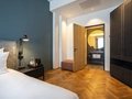 sly signature room