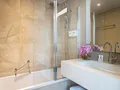 1 Bedroom Deluxe Apartment bathroom