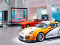 Ausstellung: Ahead-Stories of Transformation_gelb_weißer Porsche