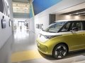 ICONIC_Drive_ID.Buzz Pro: Stromverbrauch in kWh/100 km: kombiniert 22,0-20,7; CO2-Emission in g/km: kombiniert 0; CO₂-Klasse: A
