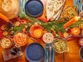 Amrit Restaurant – Weihnachtliche Tafel mit Currygerichten von oben