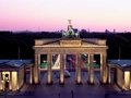 La Puerta de Brandenburgo en Berlín al atardecer