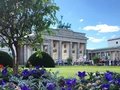 La Puerta de Brandenburgo en Berlín en primavera