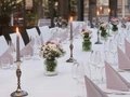 Schankhalle Pfefferberg – Festlich eingedeckte Hochzeitstafel