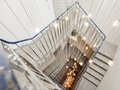 Blick ins Treppenhaus im Hotel Wilmina in Berlin 