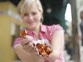 Frau vor Konnopke's Imbiss
