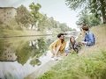 Freunde am Landwehrkanal in Berlin