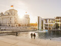 Spree avec vue sur le Reichstag à Berlin