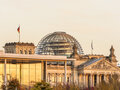 Kuppel der Sehenswürdigkeit Berliner Reichstag im warmen Licht