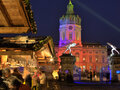 Mercatino di Natale davanti al Palazzo di Charlottenburg a Berlino