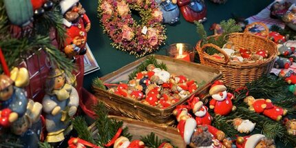 Arts and crafts Advent at Karl-August-Platz: handmade Christmas decorations