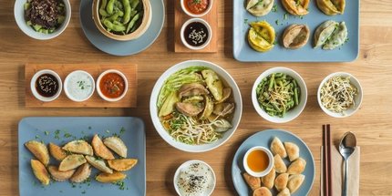 Momos Restaurant: Tisch mit vegetarischen Dumplings