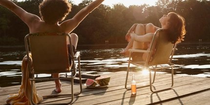 Germany, Berlin, Young couple relaxing on chairs