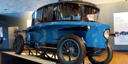 Vieille voiture au Musée allemand de la technique à Berlin