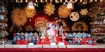 Weihnachtsdekoration auf dem Weihnachtsmarkt