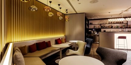 15-Min-Stadt-Hotel_NH_Collection_Berlin_Friedrichstrasse_bar del hotel