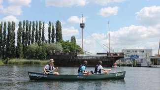 Canoe tour Backstagetourism Berlin Canoe Tour Paddling on the Spree